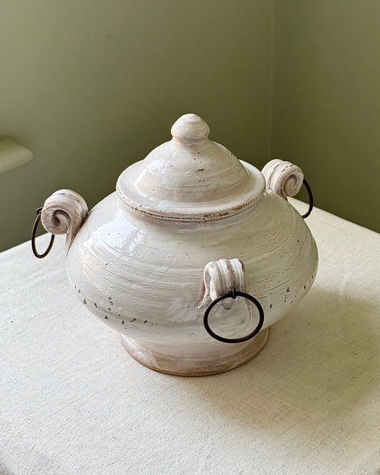Short Bulbous White-Glaze Puglian Jar