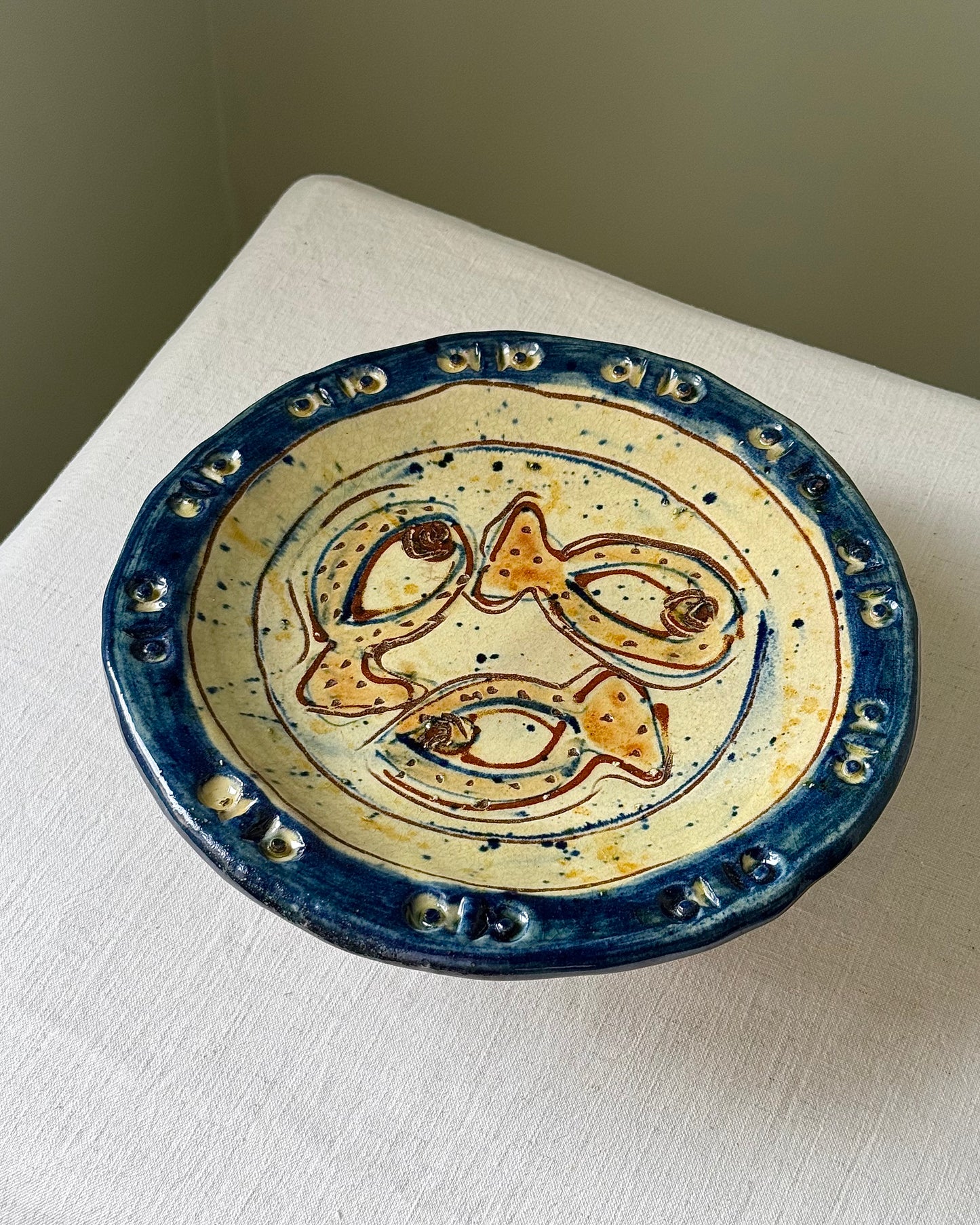Southern Italian Mid-century Folk Pedestal Fish Motif Ceramic Plate