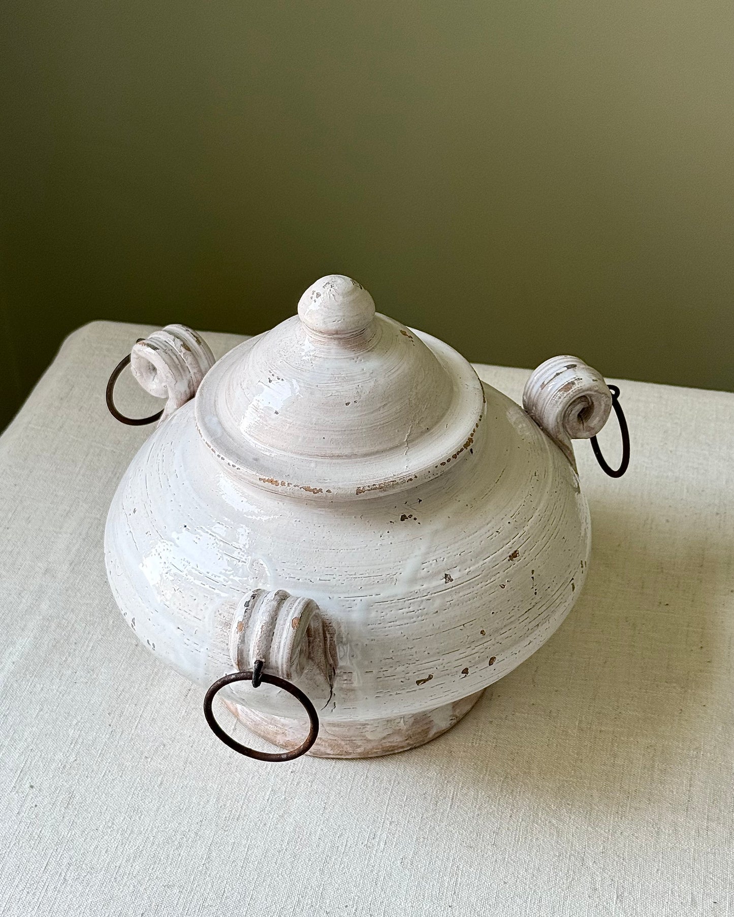 Short Bulbous White-Glaze Puglian Jar