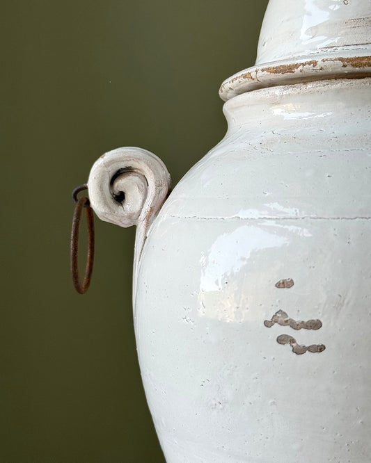 Large White-Glaze Puglian Jar