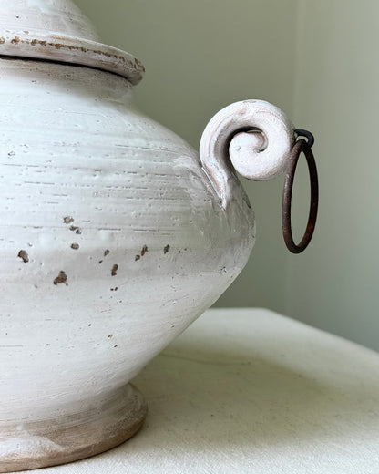 Short Bulbous White-Glaze Puglian Jar