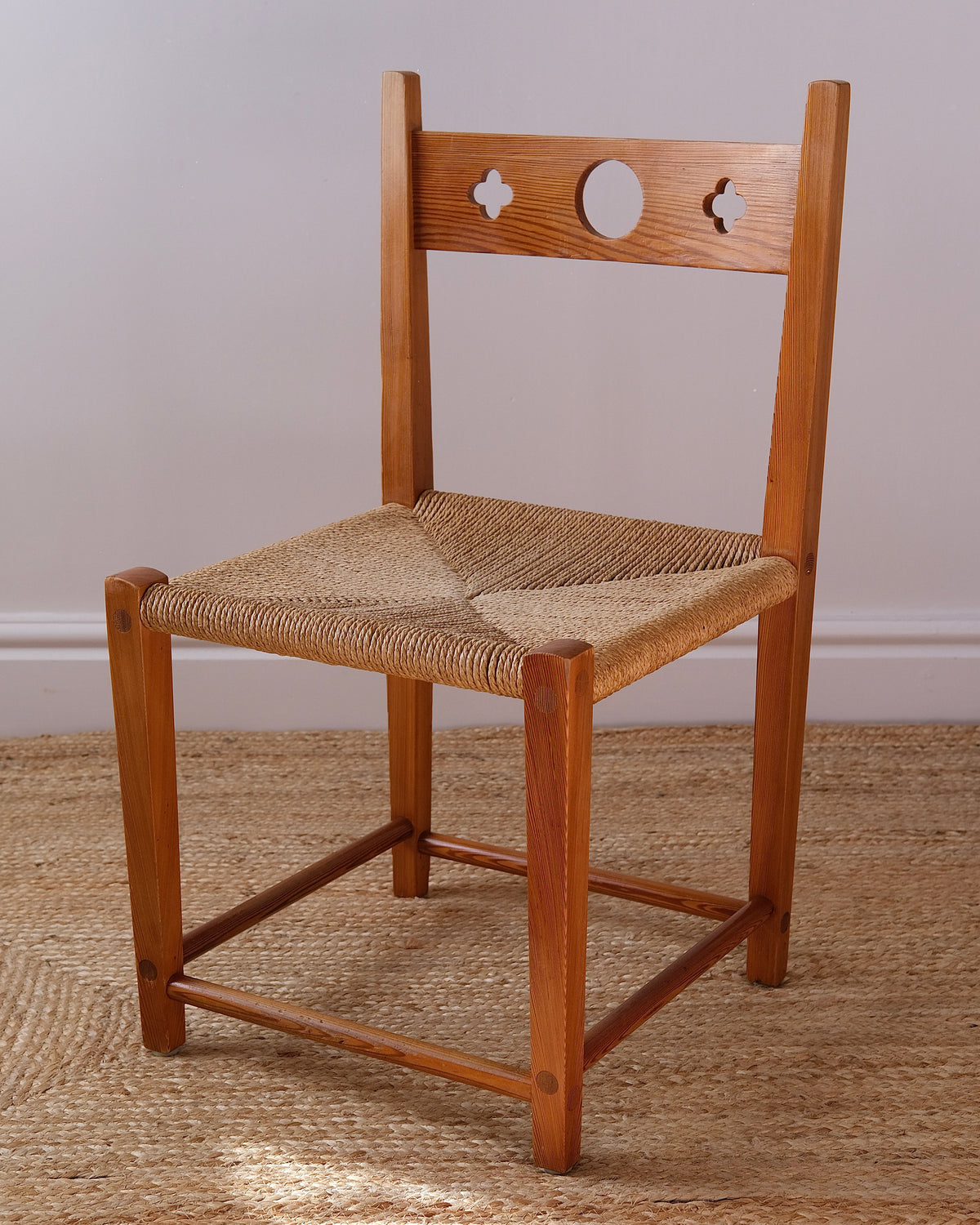 Set of 4 Swedish Pine Quatrefoil Dining Chairs, circa. 1970s