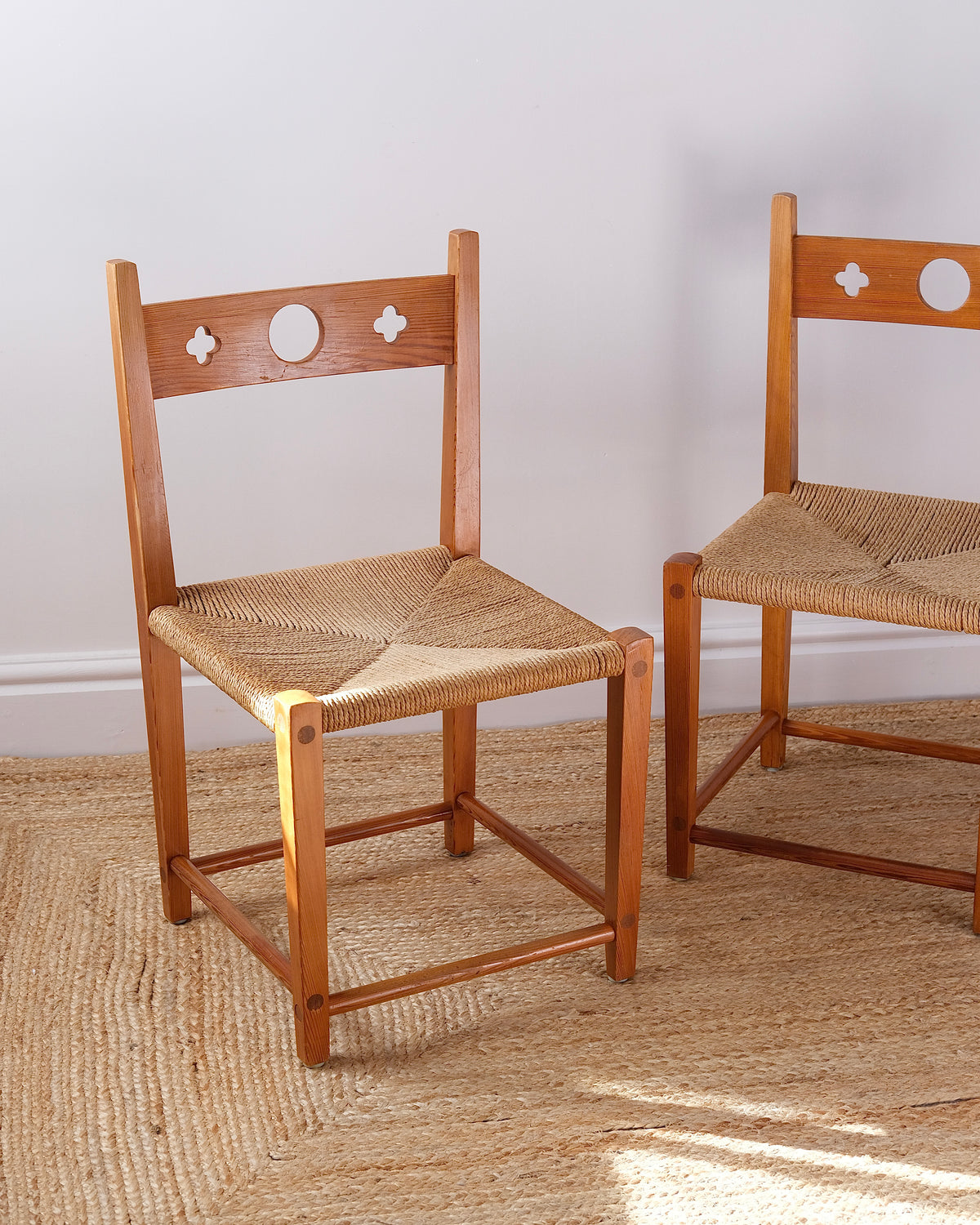 Set of 4 Swedish Pine Quatrefoil Dining Chairs, circa. 1970s