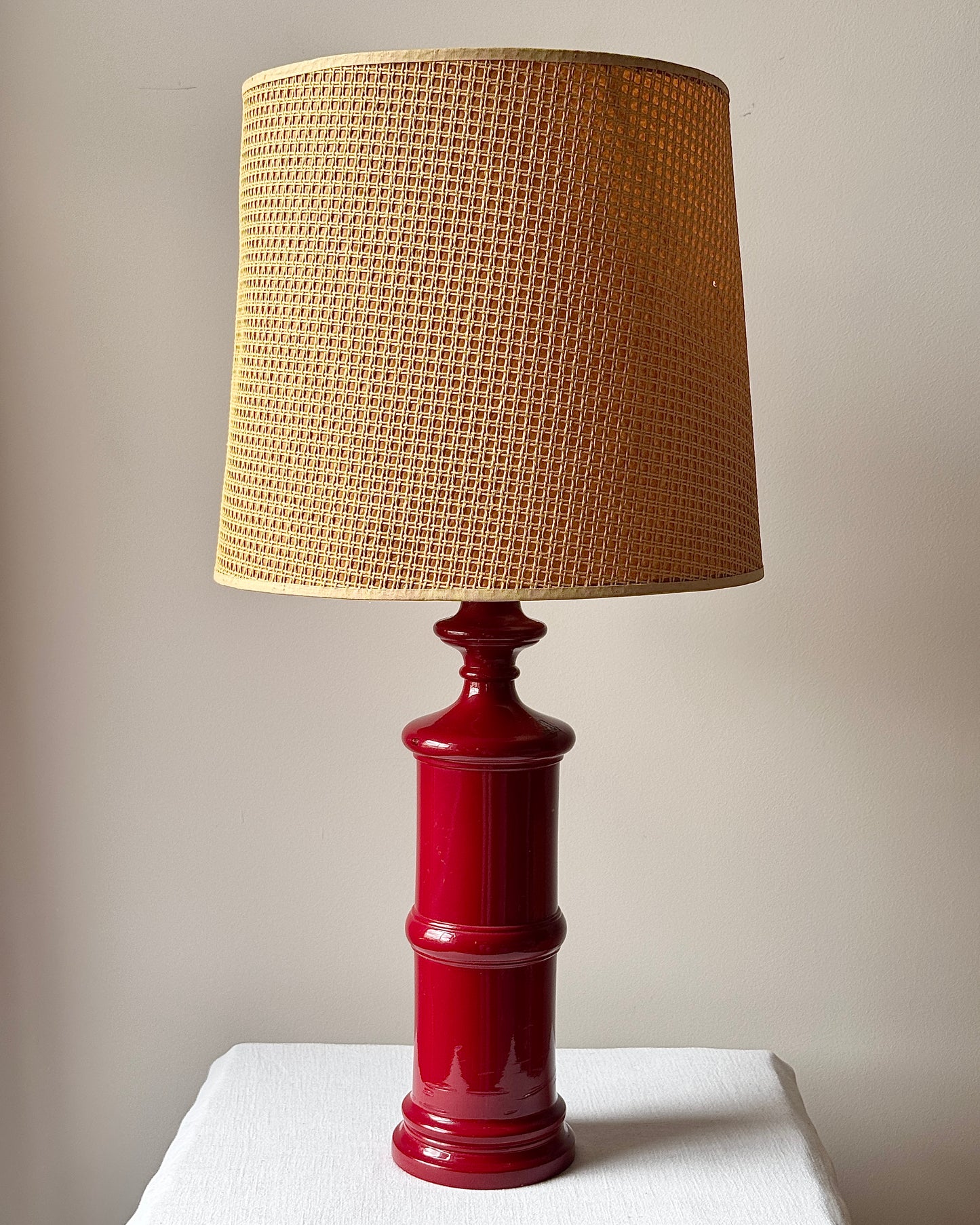 Italian Red Lacquered Turned Wood Table Lamp, c.1960