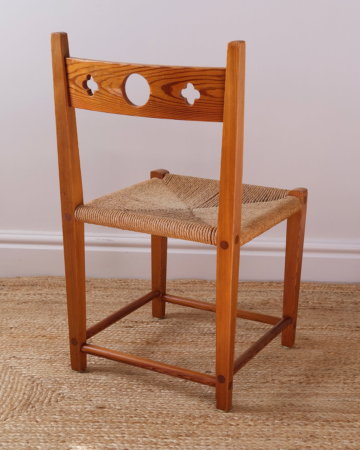 Set of 4 Swedish Pine Quatrefoil Dining Chairs, circa. 1970s