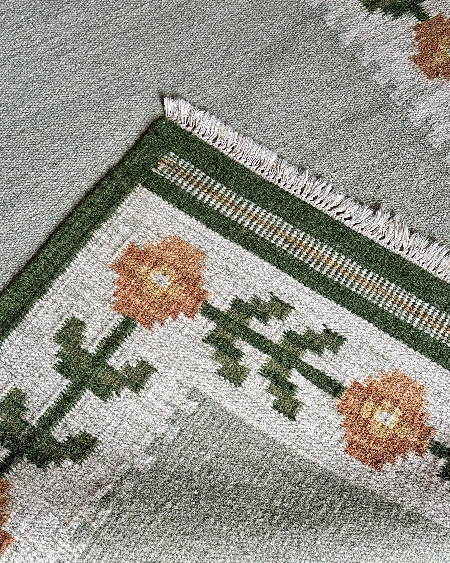 Green Swedish Wool Röllakan Flatweave Rug with Floral Border