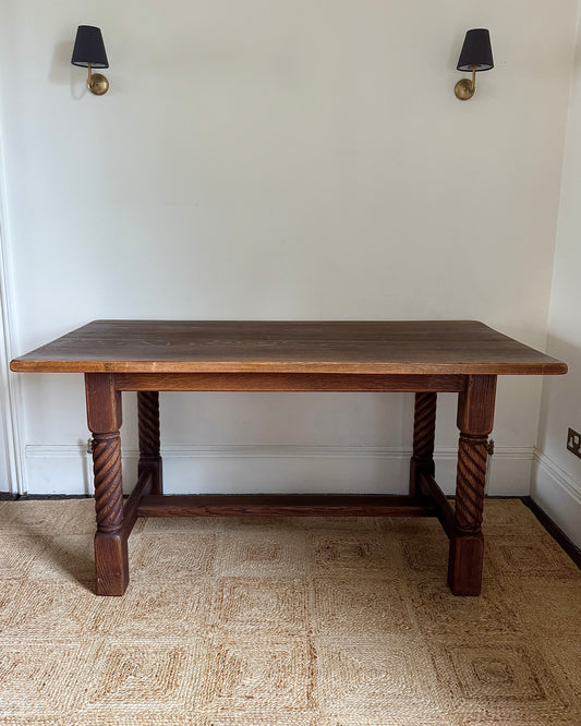 Danish Mid-Century Oak 6 Seater Dining Table with Carved Legs