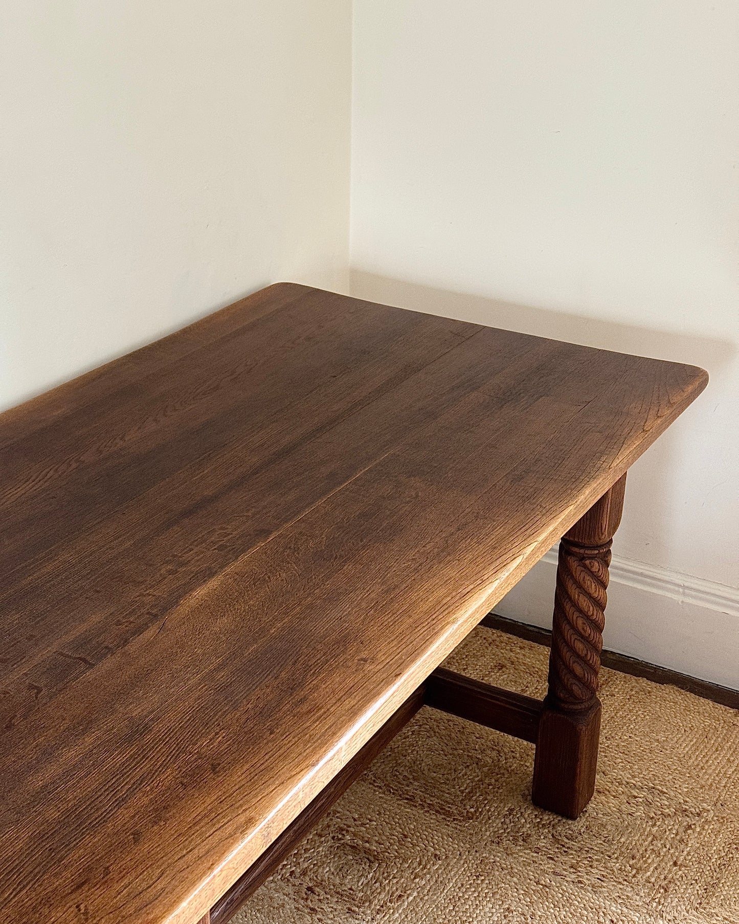 Danish Mid-Century Oak 6 Seater Dining Table with Carved Legs
