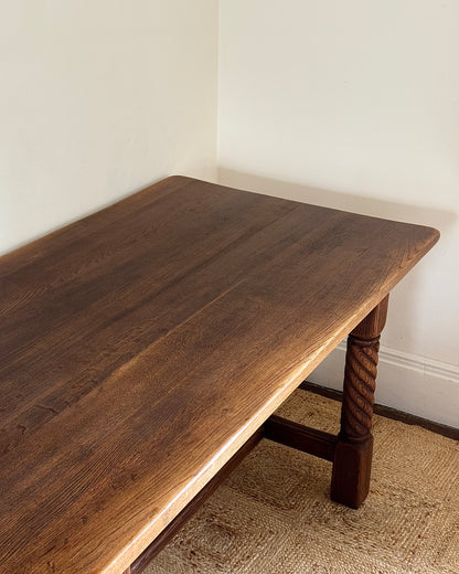 Danish Mid-Century Oak 6 Seater Dining Table with Carved Legs